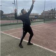 Profesor de Tenis titulado por la FTM, con experiencia de 5 años dando clases desde iniciación hasta alta competición